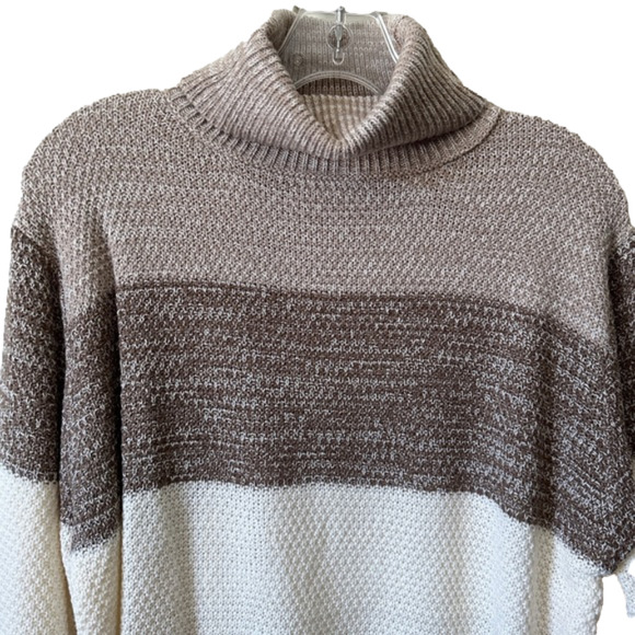 NWOT Color Block Cable Knit Turtle Neck Sweater Brown/White size Large - Picture 3 of 5